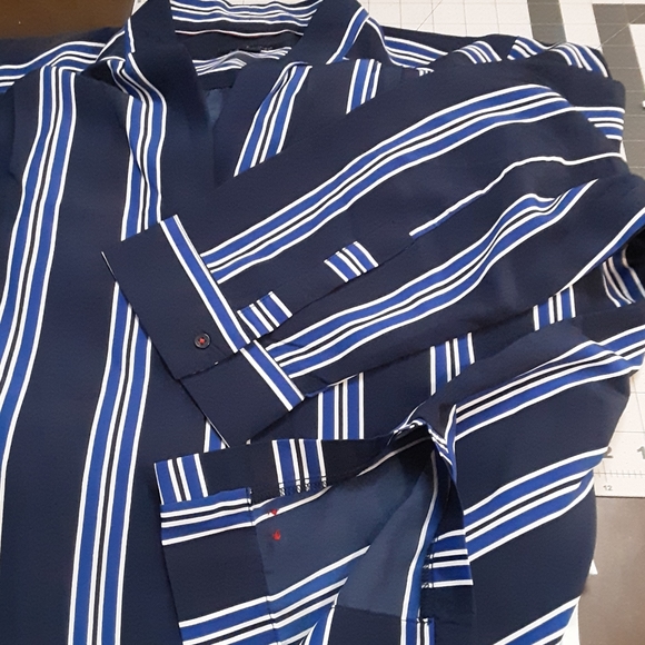 Blouse - Picture 2 of 3